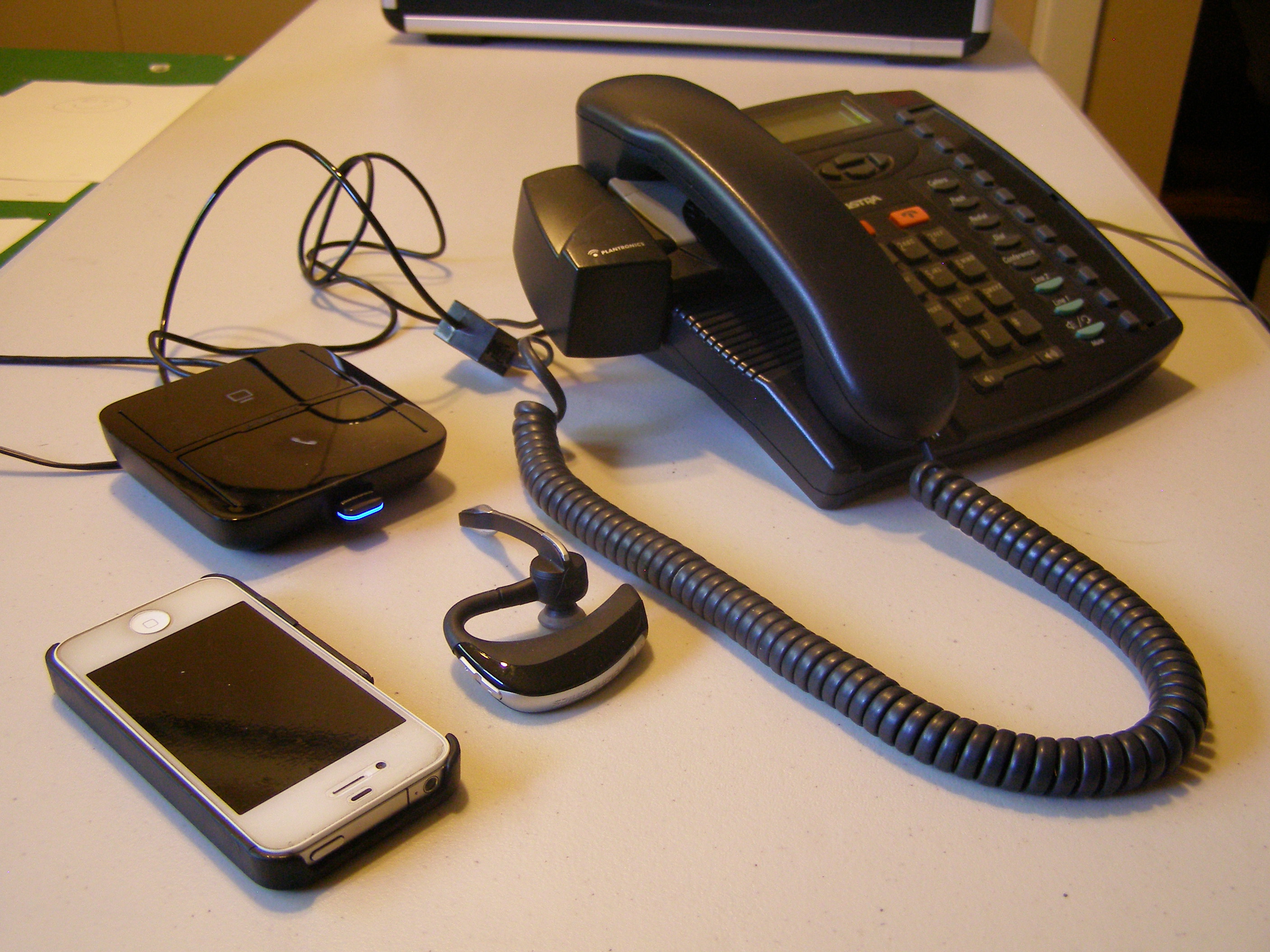 Bluetooth Headset Desk Phone Connection Using The Mda 200